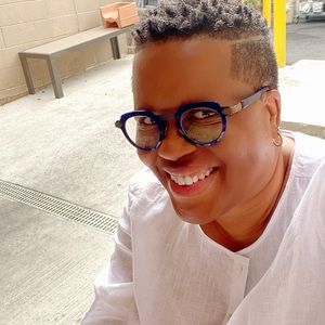 Meet your Posher, Joi